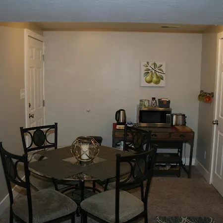 Fly Away Home West Jordan Exterior photo